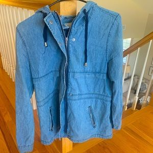 Women’s medium hooded denim jacket